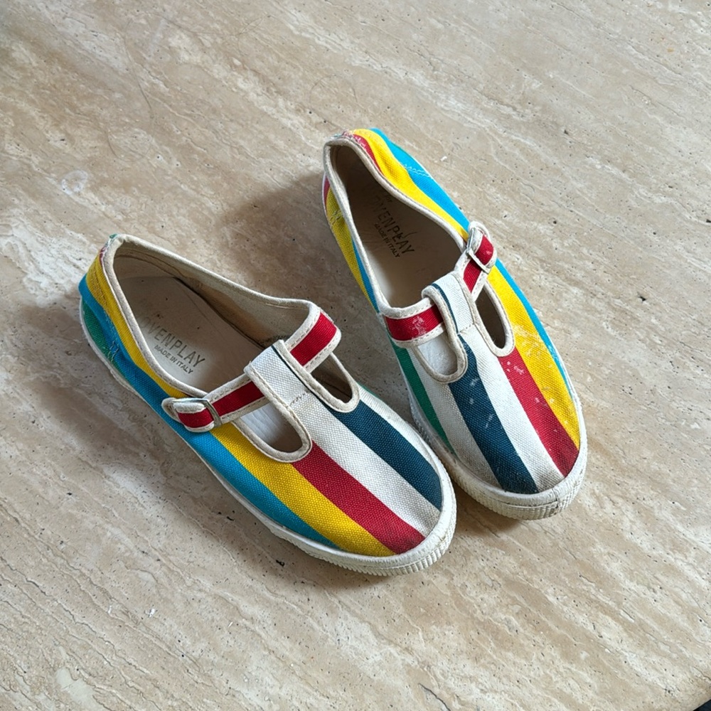 Woven Play Kids size 33 sneakers